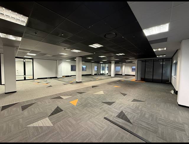 1,465M² OFFICE TO LET IN ROSEBANK